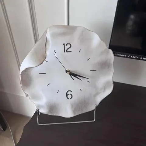 Simple wall clock without light, large size [height 40cm]