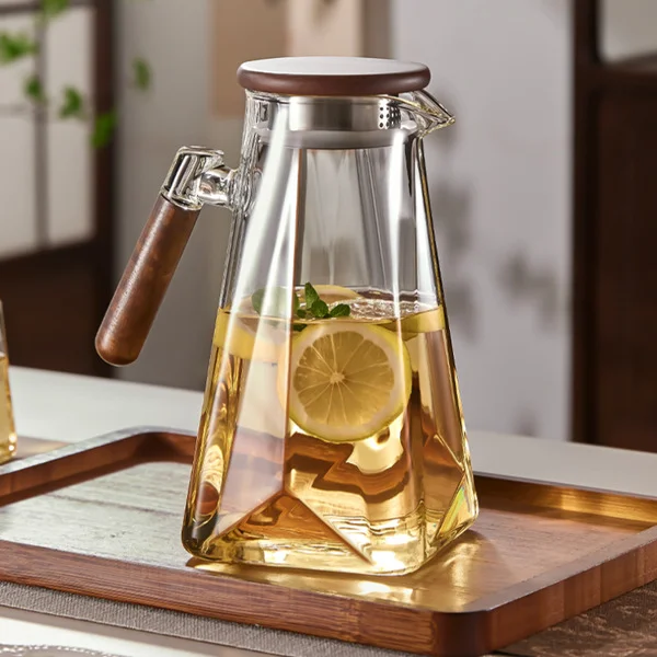 High Borosilicate Transparent Glass Three-Pronged Star Design Water Pitcher with Walnut Handle for Home Use, Suitable for Serving Cold Water, Juice, and Other Beverages; Amber cold kettle