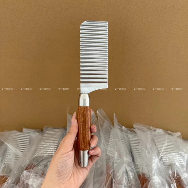 304 Steel Wavy Knife for Cutting Potatoes, Fries, Vegetables, and Potatoes in a Zigzag Pattern, Fancy Wave Knife