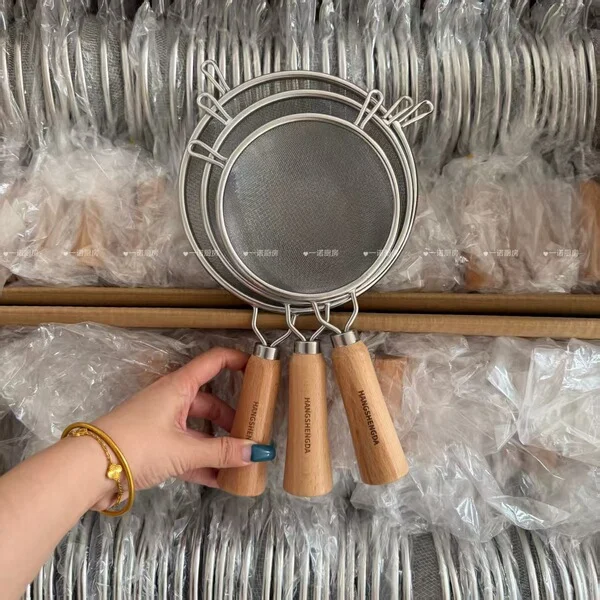 Yinuo Kitchen 304 Stainless Steel Double-Layer Strainer with Wooden Handle for Kitchen Soy Milk, Flour, and Oil Separation
